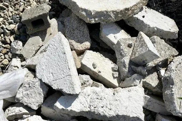 屋外物置・ブロック・建築廃材