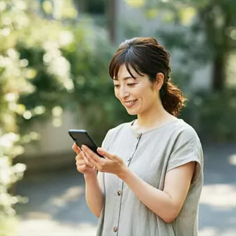 お電話で不用品回収を相談するお客様