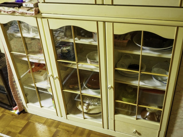 大型木製家具（箪笥・食器棚）